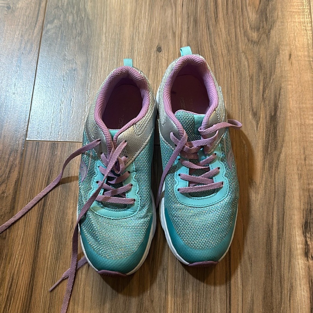 Girls Saucony sneakers size 4.5W